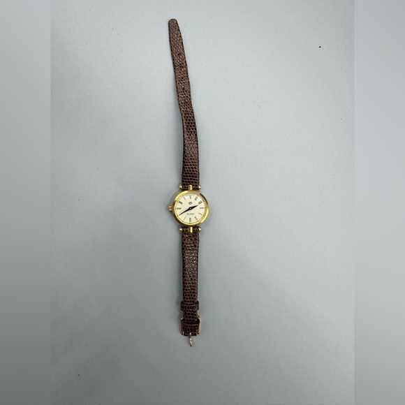 Gucci 3000L Vintage Gold Roman Numeral Watch — Croc/Lizard Embossed Leather)